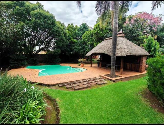 5 BEDROOM HOUSE FOR SALE IN ROOIHUISKRAAL